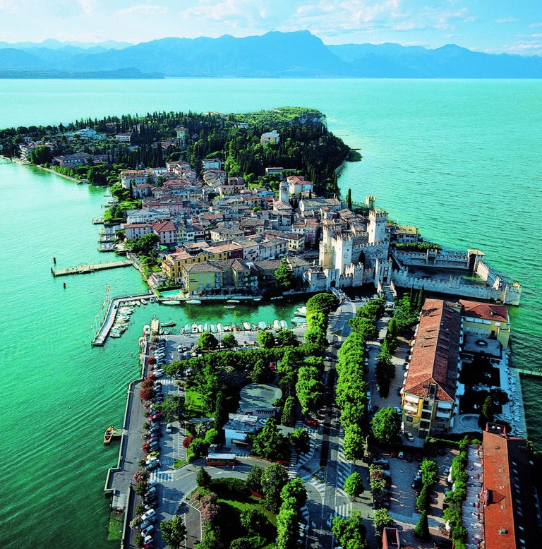 Vista aerea di Sirmione